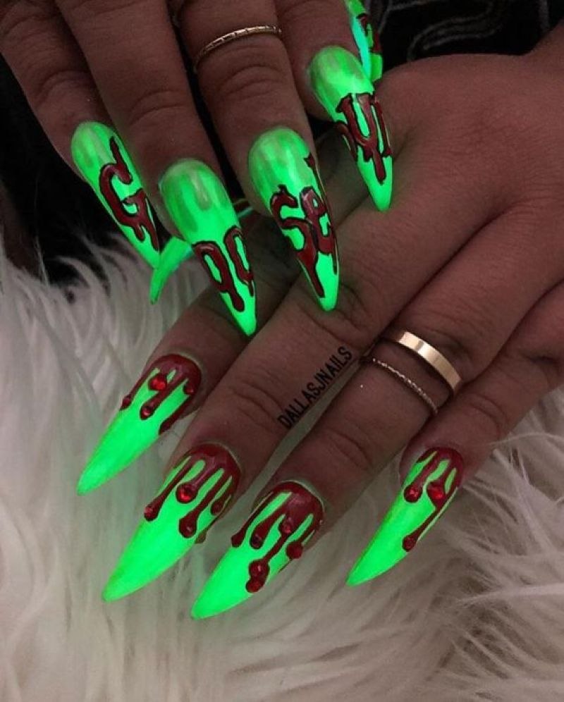 Длинные кислотные ногти