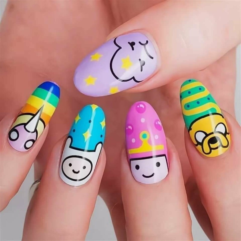 Маникюр на короткие ногти с пони