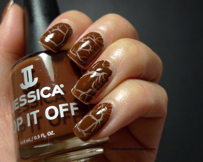 Лак Essie коричневый