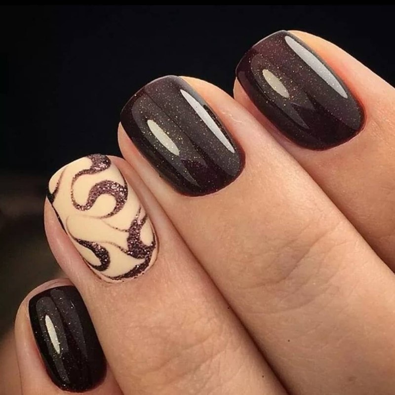 Коричневый маникюр