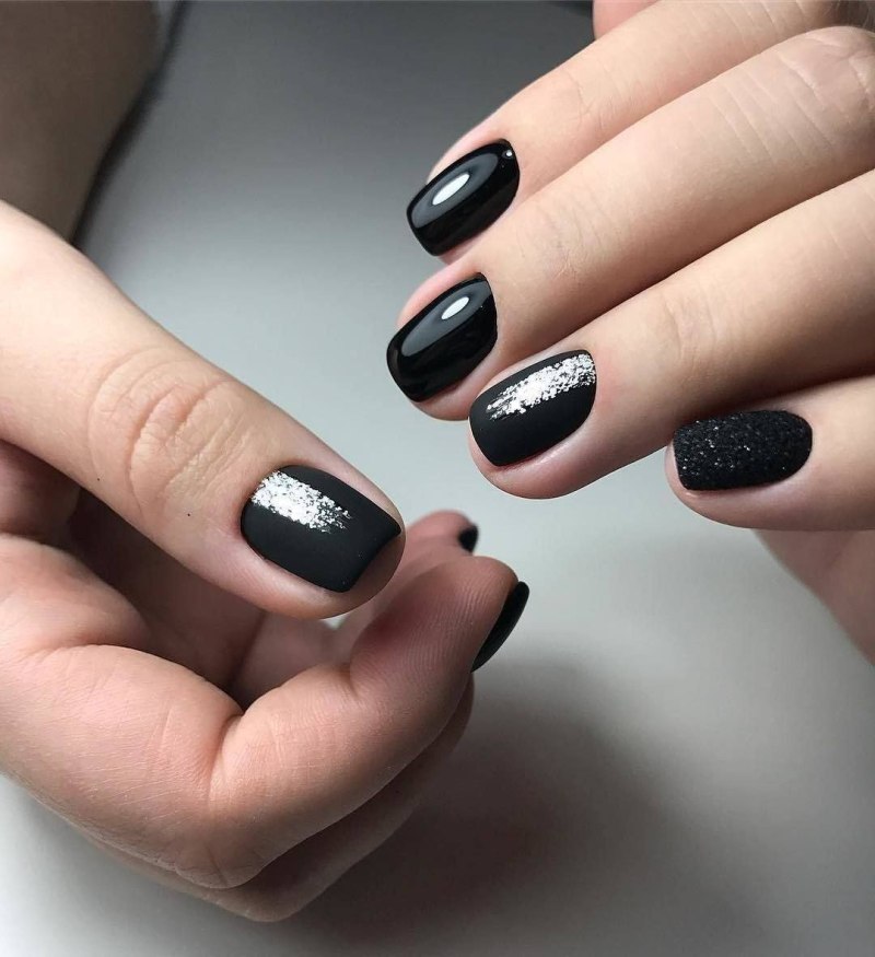Черный маникюр на короткие ногти
