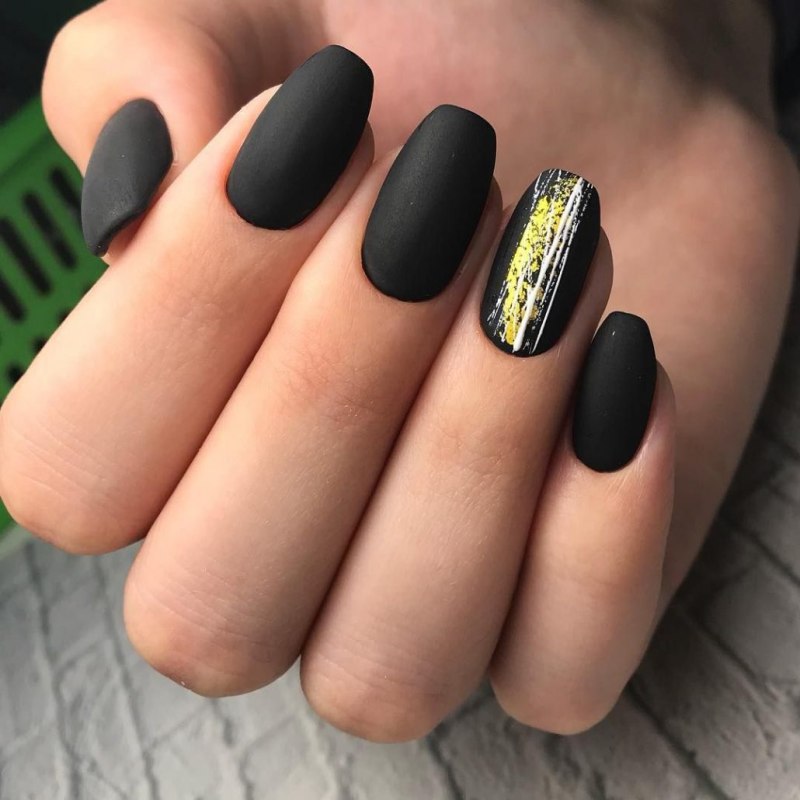 Матовый маникюр