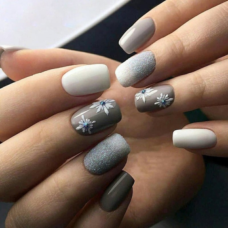 Серый матовый маникюр