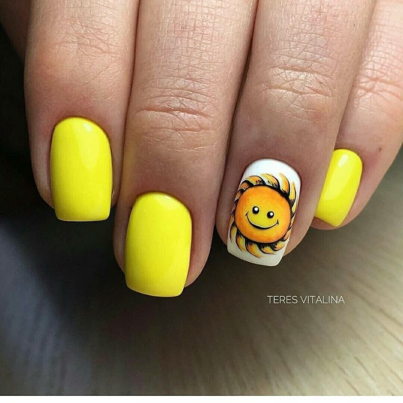 Маникюр с солнышком