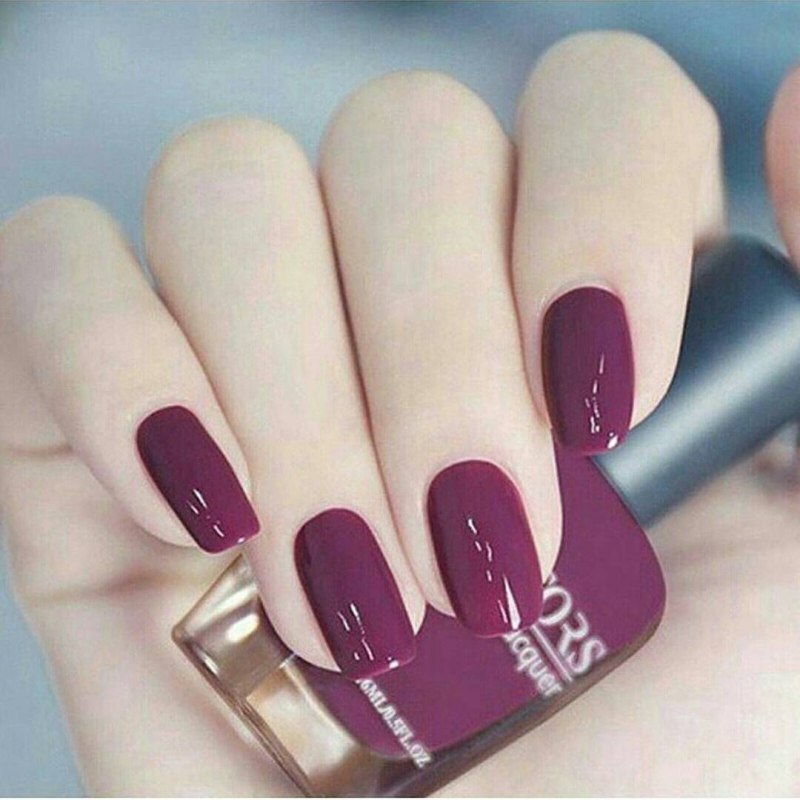 Стильный фиолетовый маникюр