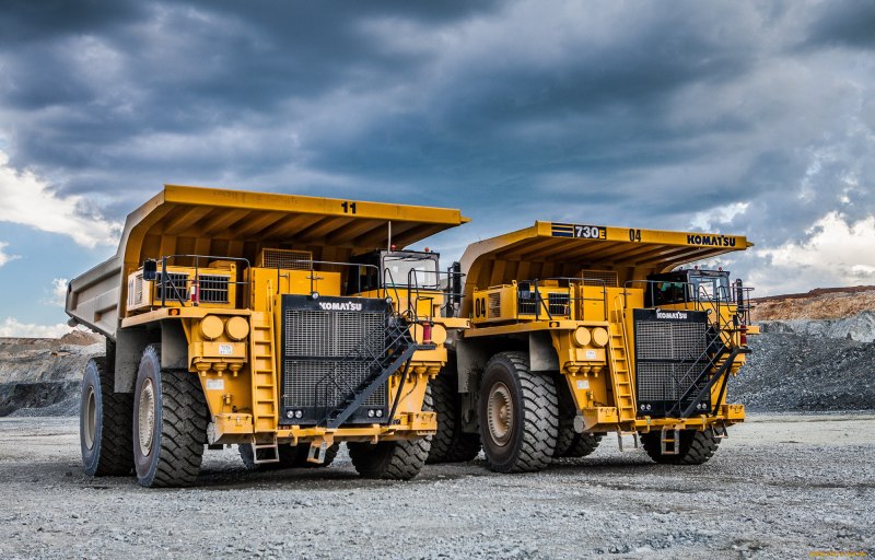 Самосвал Komatsu 730e