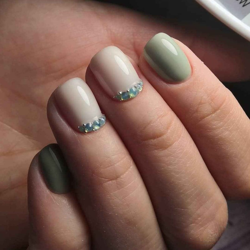 Маникюр хаки