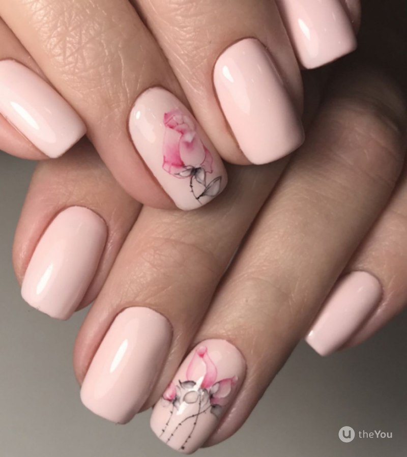 Коралловый маникюр и горох