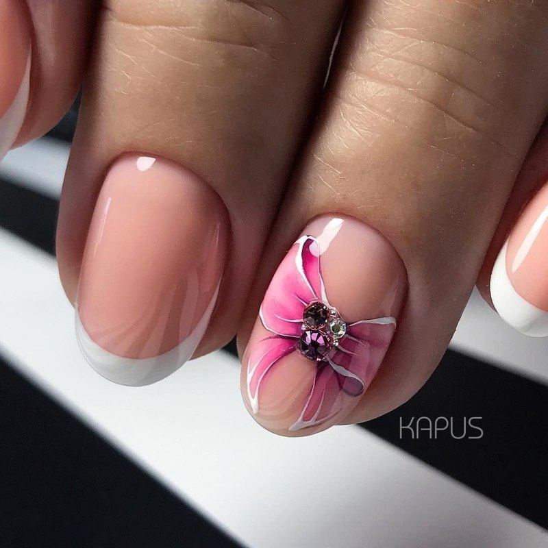 Серо-розовый маникюр