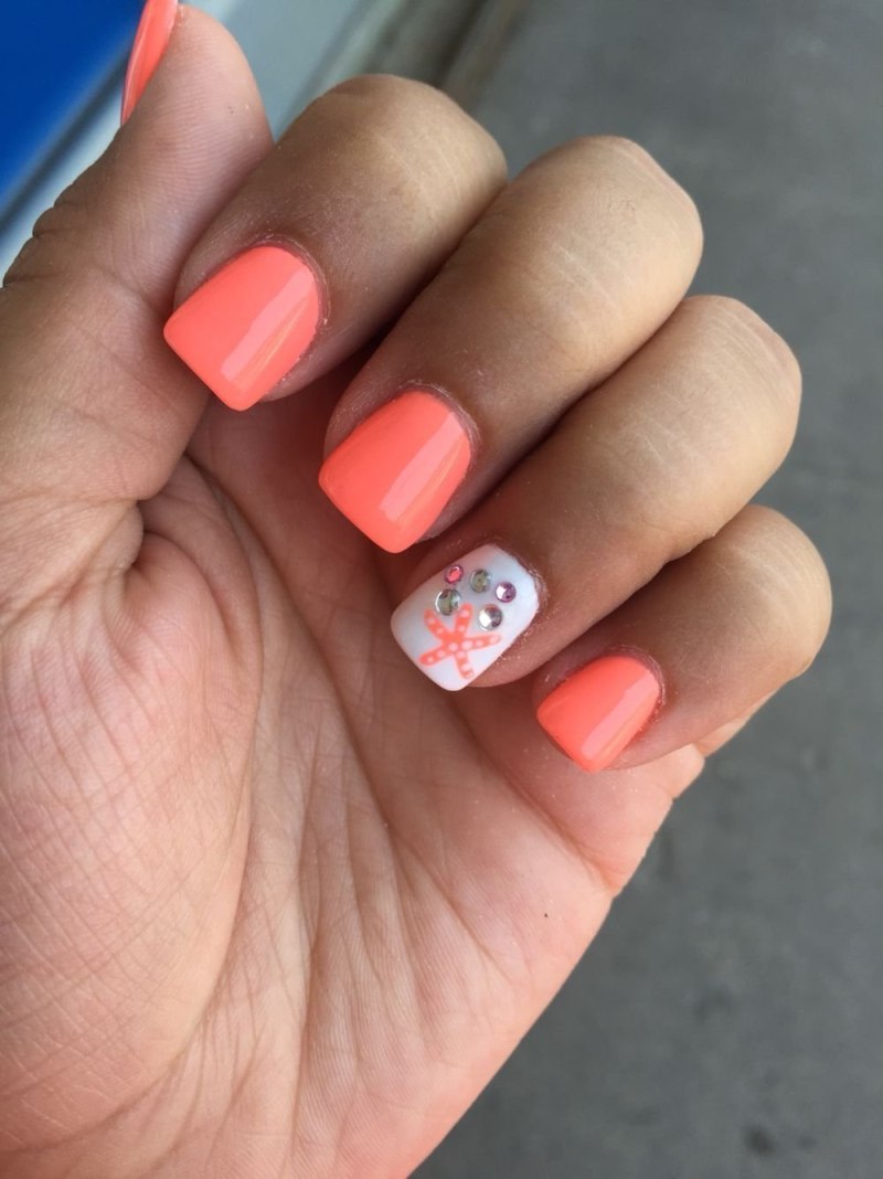 Коралловые розовые ногти круглые