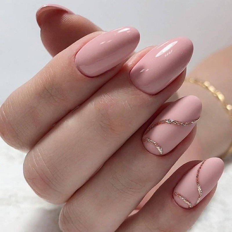 Серо-розовый маникюр