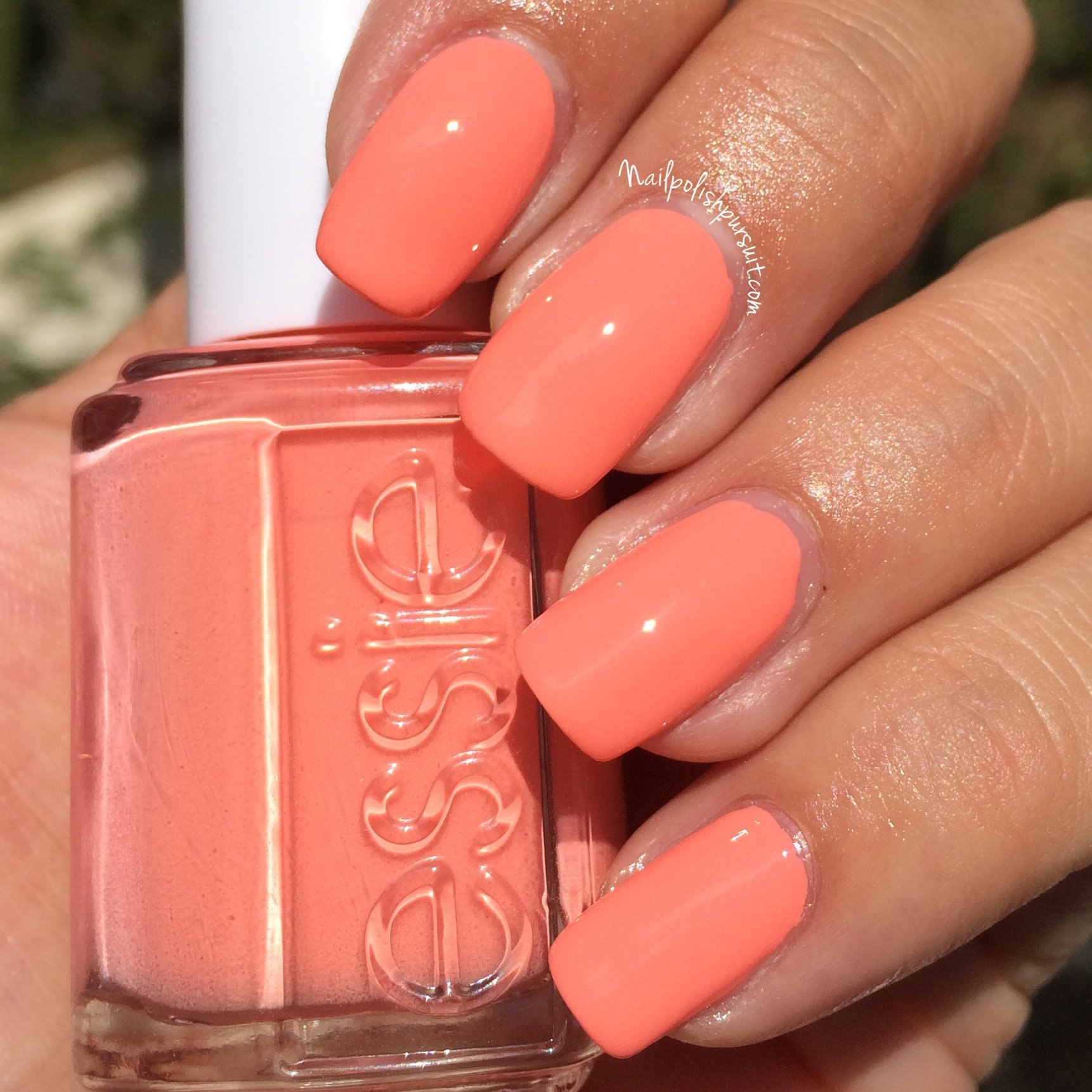 Терракотовый лак Essie. Лак Эсси светло коралловый. Розово коралловый маникюр. Маникюр кораллового цвета.