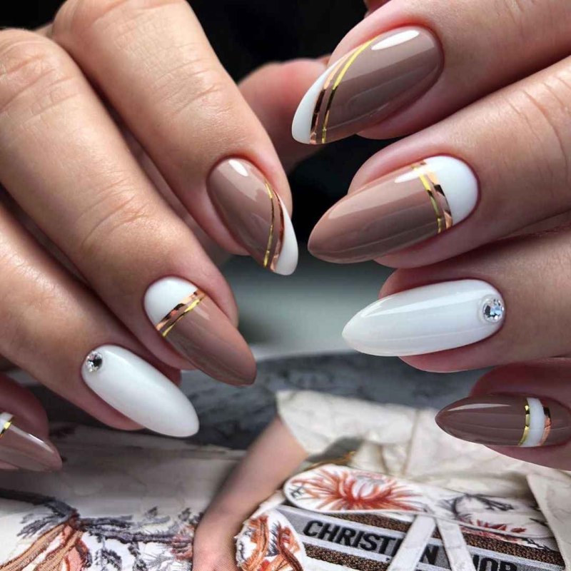 Лак Essie bare with me