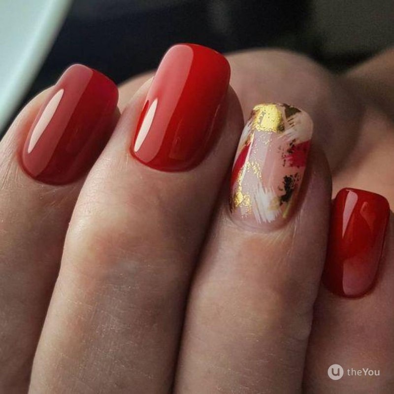 Красный маникюр с фольгой