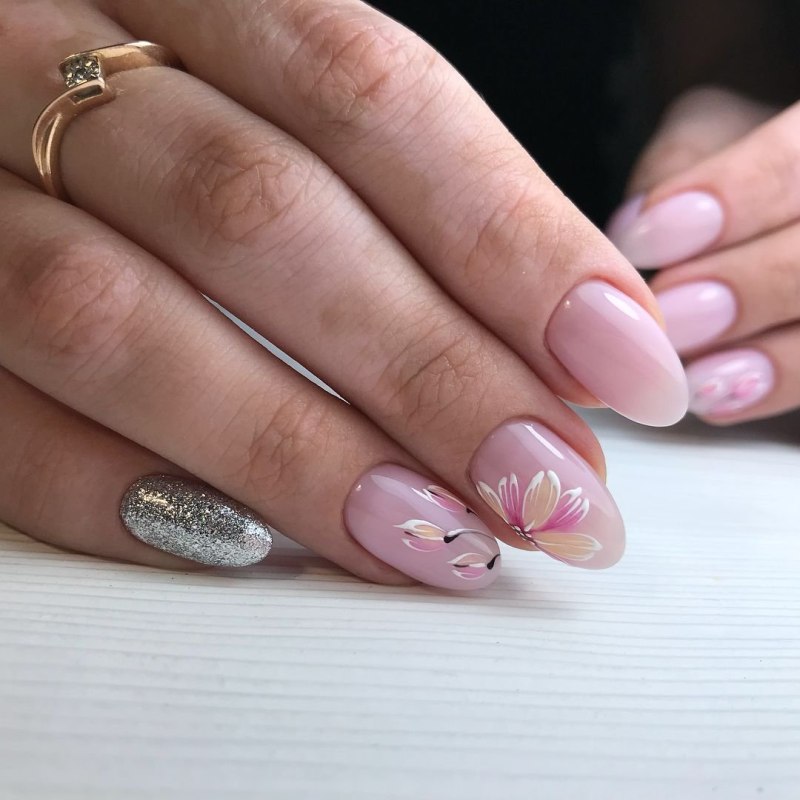 Весенний маникюр на короткие овальные ногти