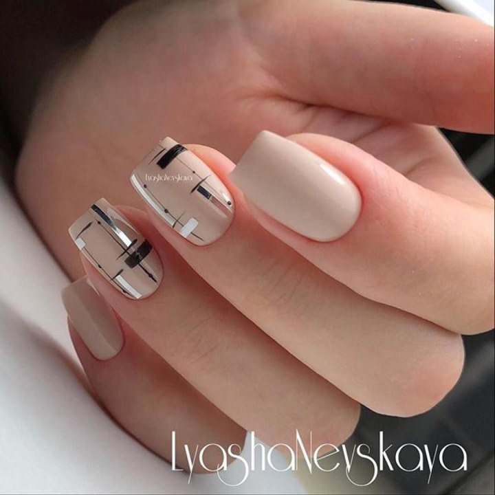 Маникюр на короткие ногти с полосками