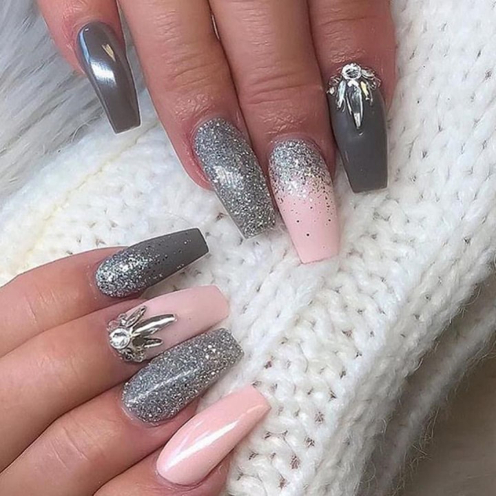 Ногти серебристые
