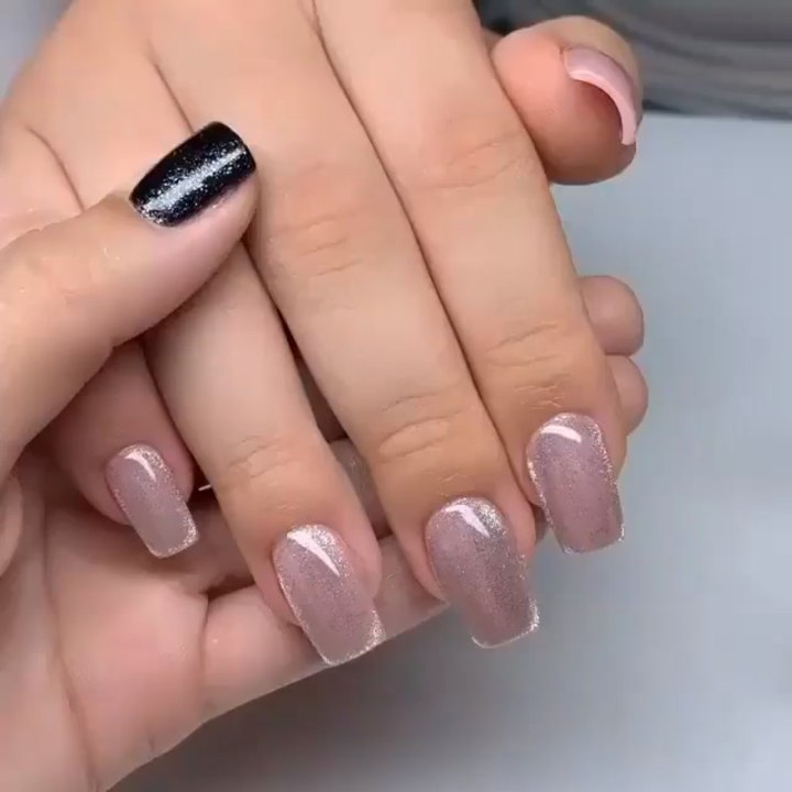Маникюр кошачий глаз серебристый