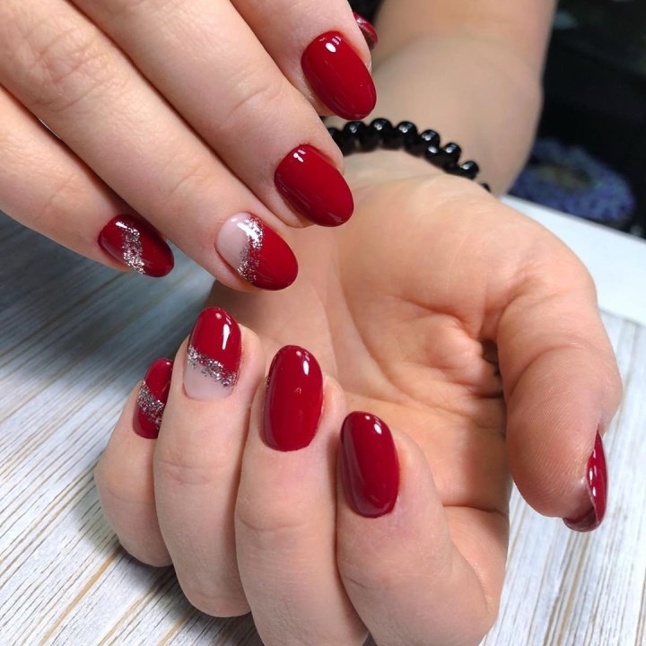 Красный маникюр на короткие