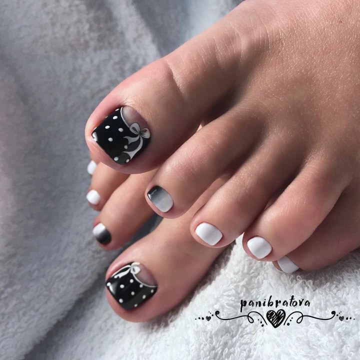 Стильный педикюр