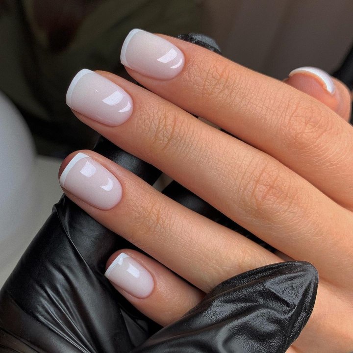 Нюдовые ногти короткие квадратные