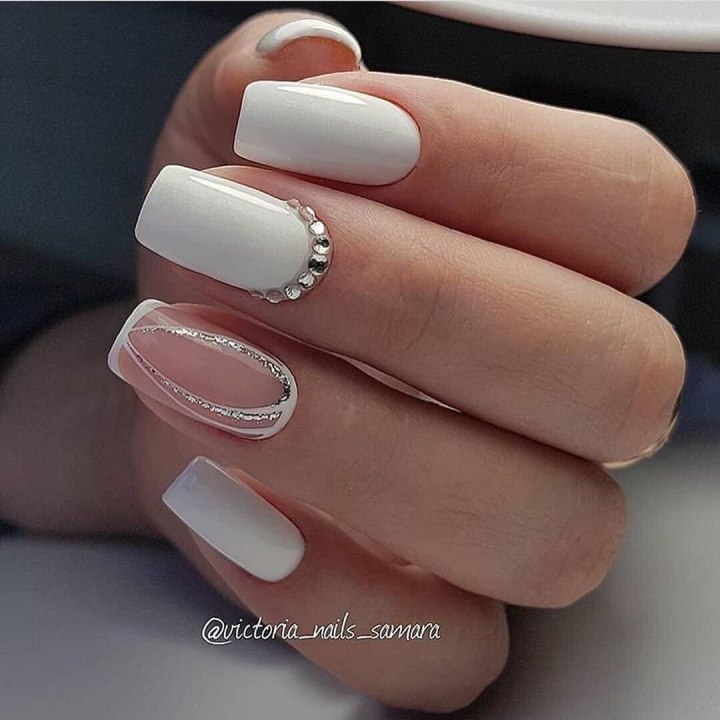 Молочные ногти маникюр на короткие