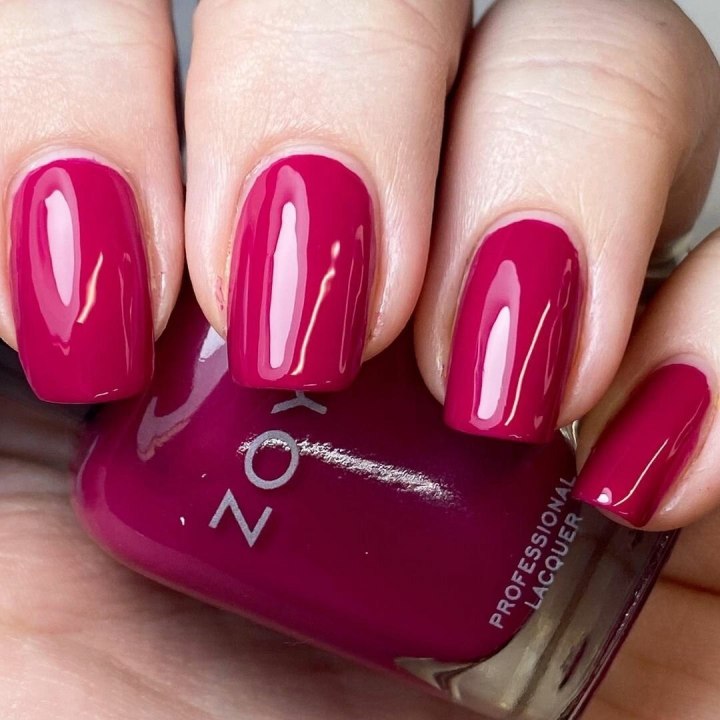 Viva Magenta 2023 маникюр
